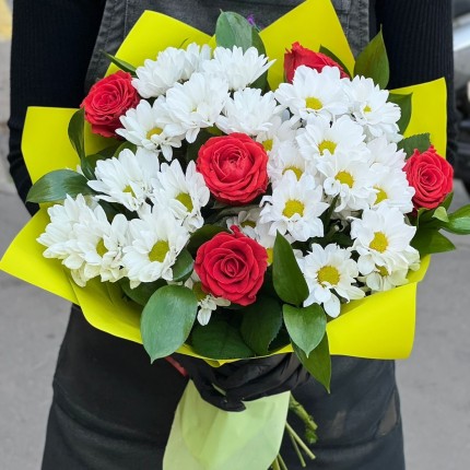 Букет с розами и хризантемами "Волшебство" - заказ с достакой с доставкой в по Новогорному